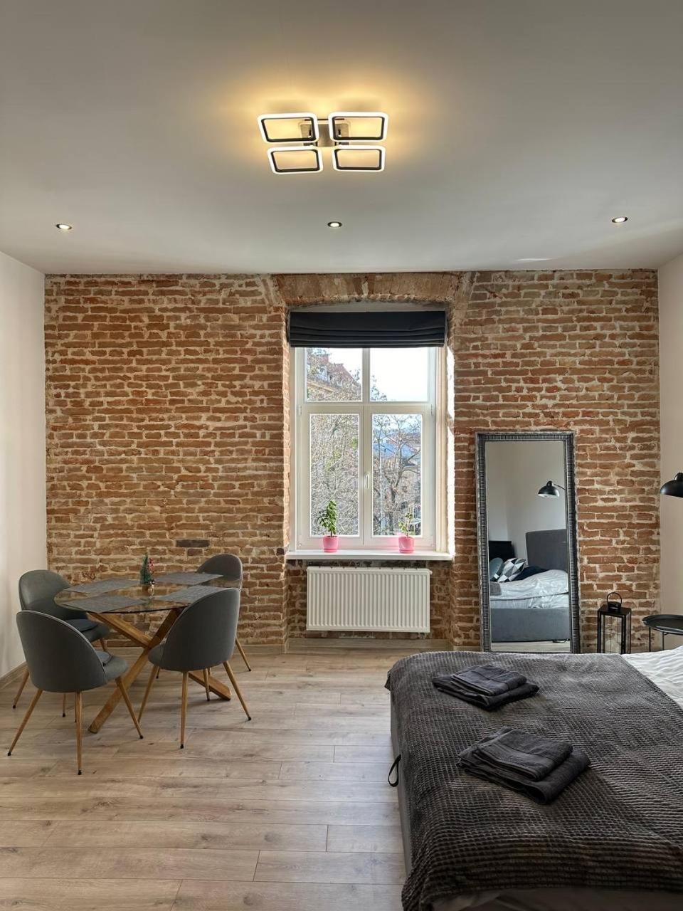 Apartment Vip Virmenska Street Lviv Luaran gambar